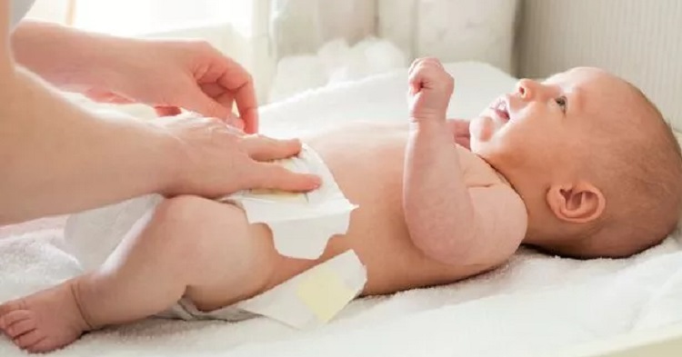 Expert Says Parents Should Ask Babies For Consent Before Changing Diapers – Viral Stories
